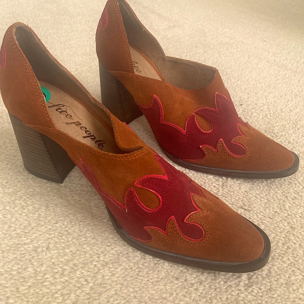 Free People suede booties. Size 8 women’s. Excellent condition. Just beautiful!